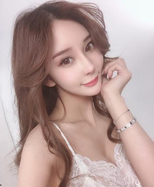 悠悠爆乳网红z罩杯,揭秘网络红人的身材魅力