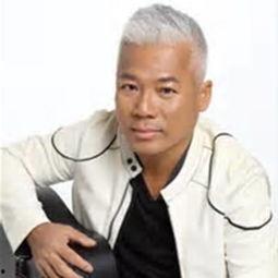 白头发外国男明星,揭秘白发外国男明星的独特风采