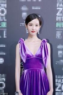 女明星亮相活动,女明星惊艳亮相活动盛典