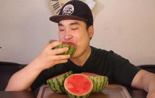 云南网红吃瓜事件真相揭秘,揭秘背后真相与争议