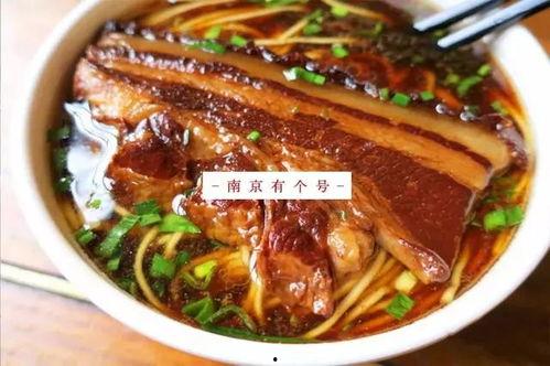 南京头条大肉面视频,一勺鲜香，尽享金陵风味